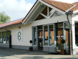Autohaus Holzmann außen - Autohändler Allgäu / Bodensee / Oberschwaben